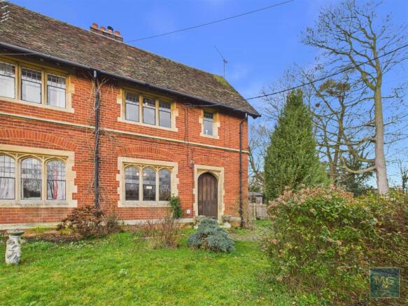 2 bed property, in High Green, £350,000