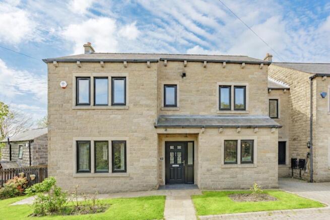 3 bed property, in Delph Road, £450,000