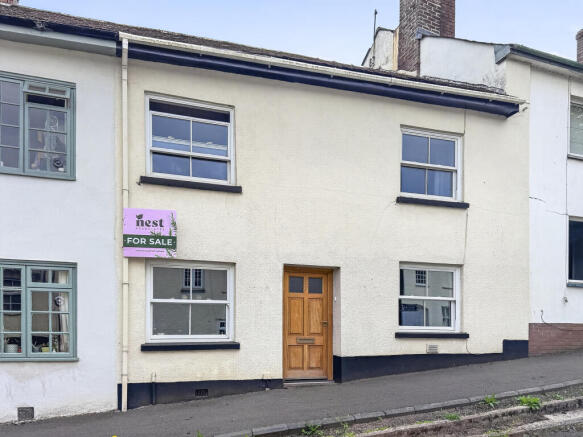 2 bed property, in Fore Street, £280,000