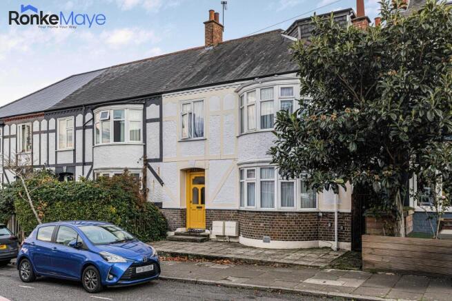 5 bed property, in Athlone Road, £1,035,000
