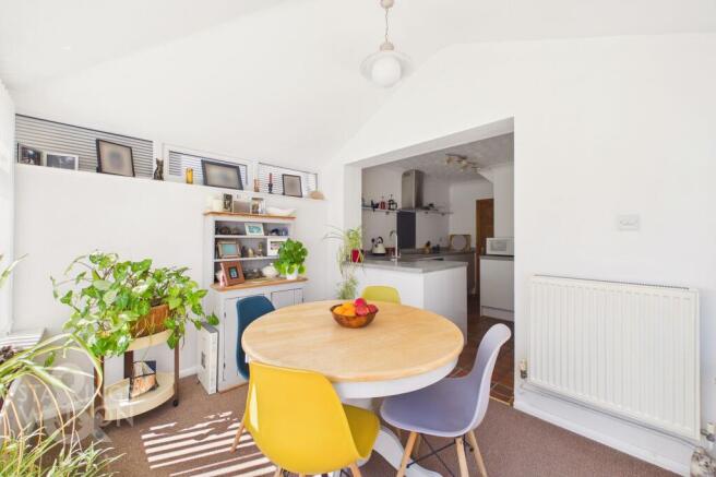 3 bed property, in Berryfields, £280,000