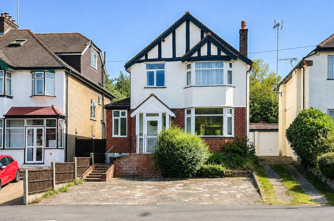 3 bed property, in Coulsdon, £600,000