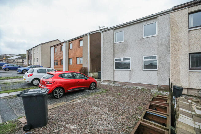 2 bed property, in 93 Hatton Farm Gardens, £75,000