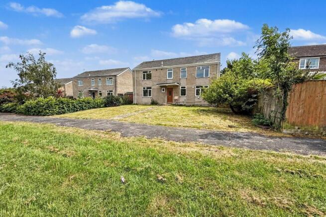 4 bed property, in Southill, £375,000
