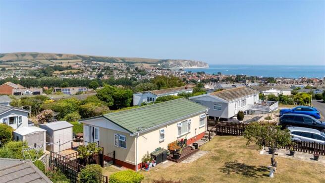 2 bed property, in Hoburne Park, £250,000