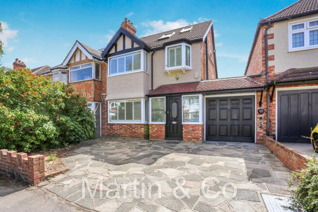 4 bed property, in Ash Road, £725,000
