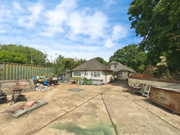 5 bed property, in Long Lane, £500,000