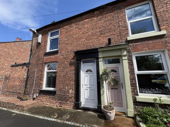 2 bed property, in Rose Lane, £90,000