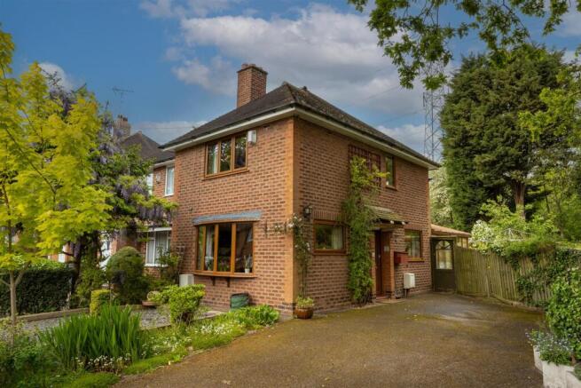 2 bed property, in Swinford Road, £275,000