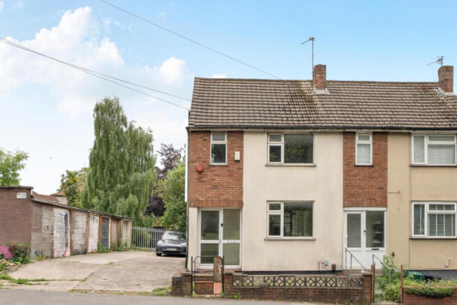 3 bed property, in Muller Road, £315,000