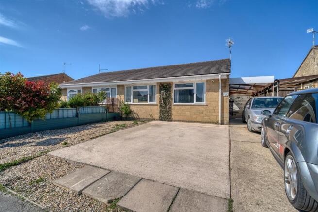 2 bed property, in Downsview Drive, £220,000