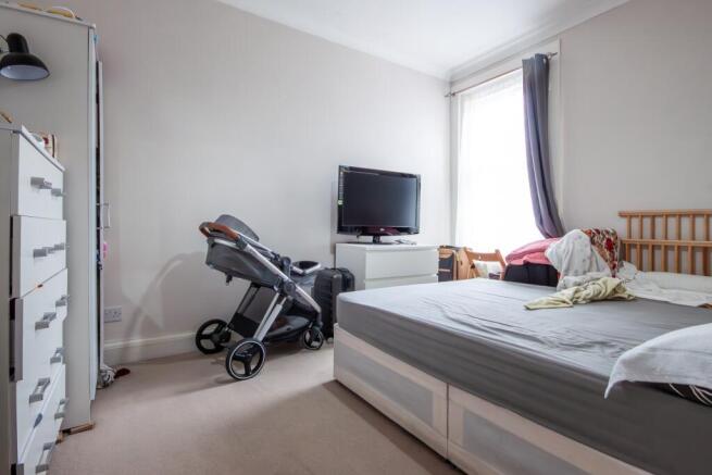 2 bed property, in Leopold Road, £300,000