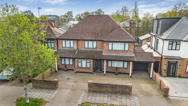 5 bed property, in Dalkeith Grove, £1,600,000