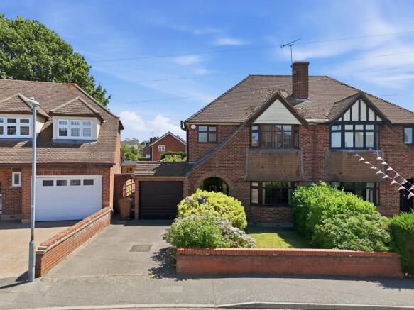 3 bed property, in Highfield Road, £600,000