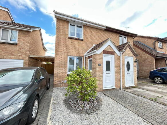 2 bed property, in Tamworth Drive, £245,000
