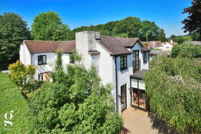 3 bed property, in Upleadon, £585,000