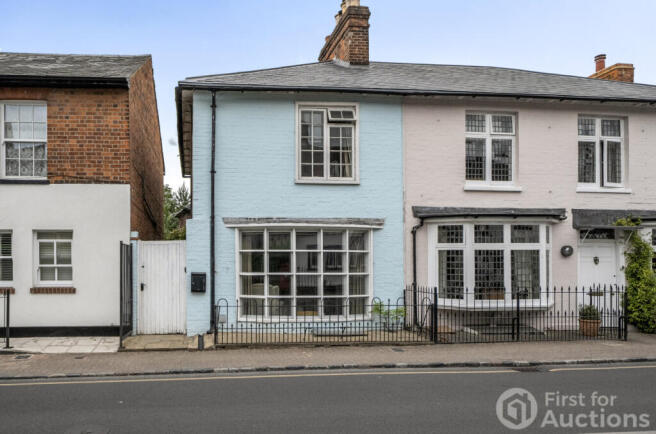 2 bed property, in High Street, £475,000