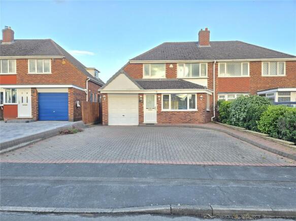 4 bed property, in Goodere Drive, £270,000