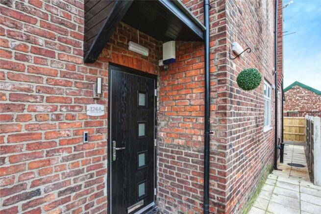 3 bed property, in Shaw Heath, £315,000