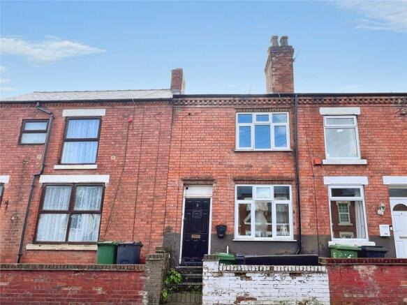 2 bed property, in Park Street, £100,000