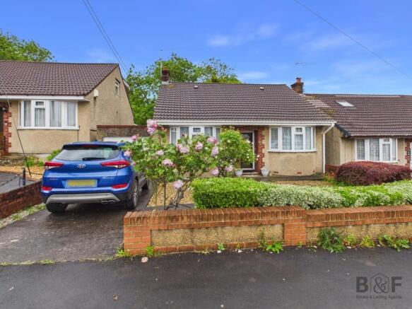 3 bed property, in Baglyn Avenue, £450,000