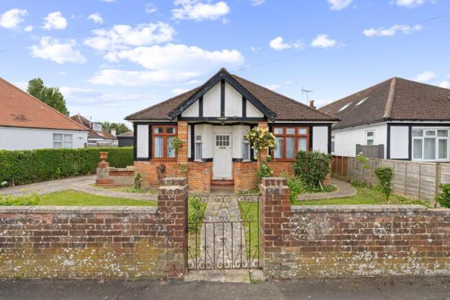 3 bed property, in Carlton Avenue, £399,950