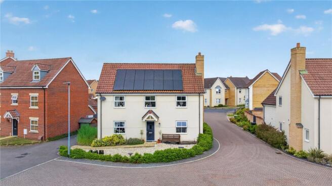 5 bed property, in Charlotte Drive, £400,000
