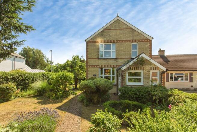 3 bed property, in Rampton Road, £600,000