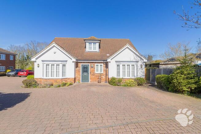 3 bed property, in Elverston Side, £675,000