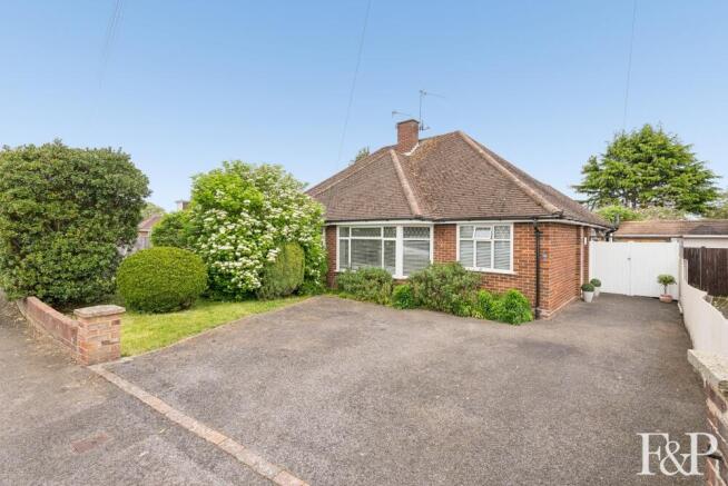 2 bed property, in Highway Avenue, £625,000