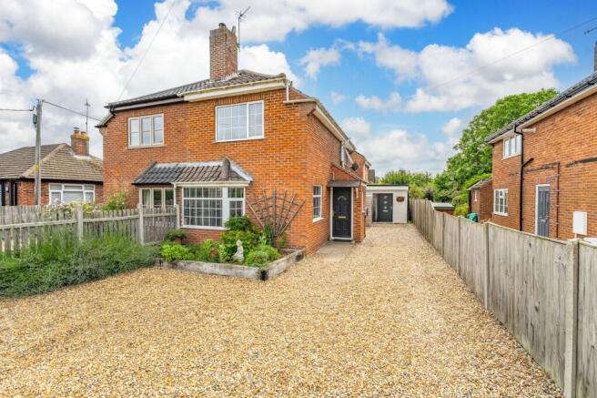4 bed property, in The Avenue, £425,000