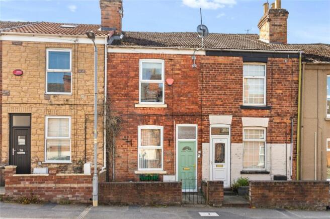 2 bed property, in Lewis Street, £70,000