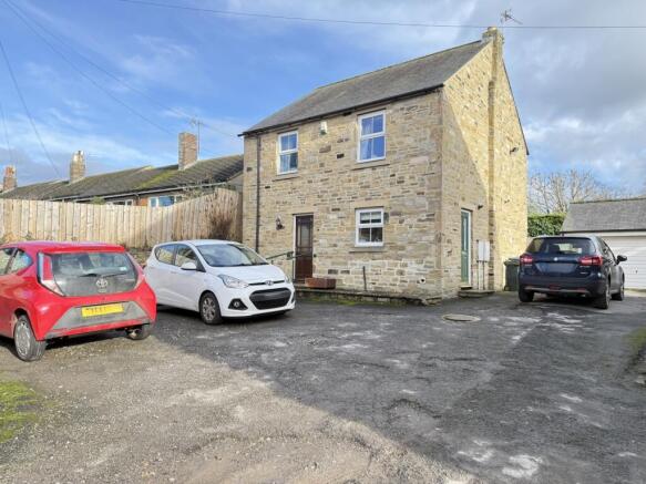 3 bed property, in 9b North Terrace, £240,000