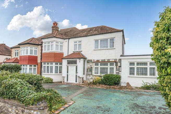 5 bed property, in Powys Lane, £900,000