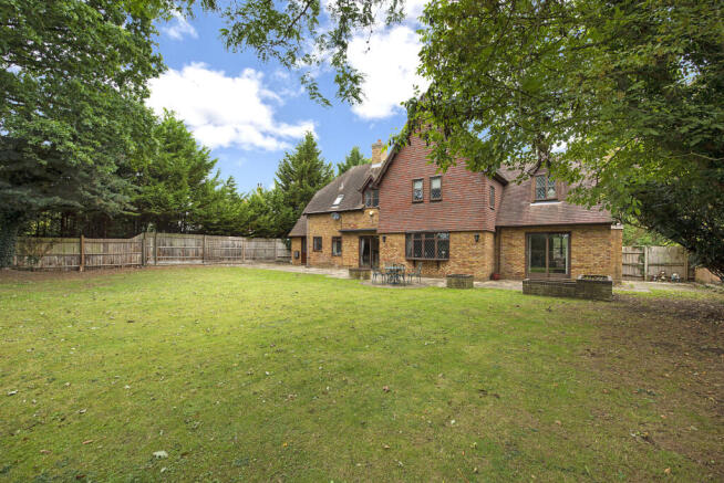 5 bed property, in Thicket Road, £1,100,000