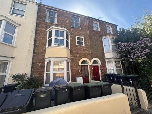 2 bed property, in Turton Street, £150,000