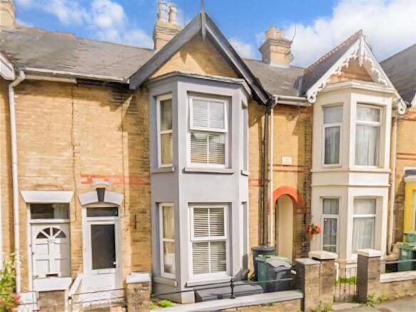 2 bed property, in Newport Road, £200,000