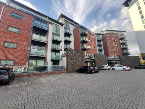 2 bed property, in Rope Quays, £150,000