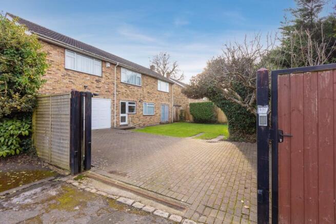 5 bed property, in The Points, £775,000
