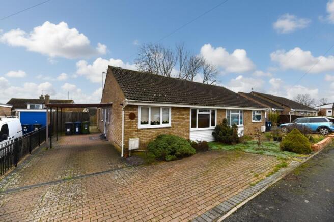 2 bed property, in Tennyson Avenue, £240,000