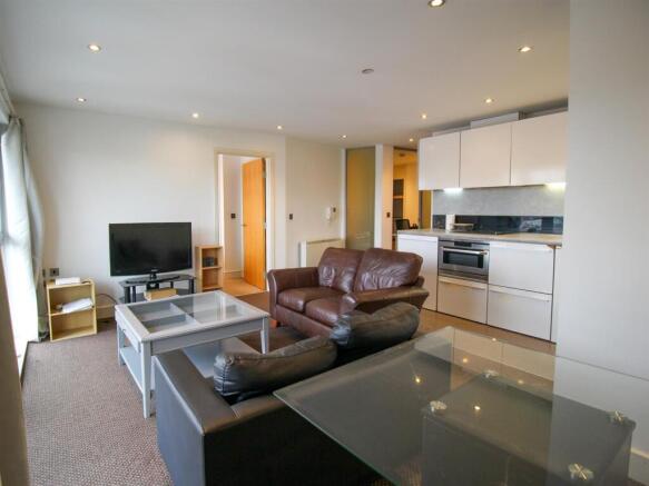 2 bed property, in North West, £185,000