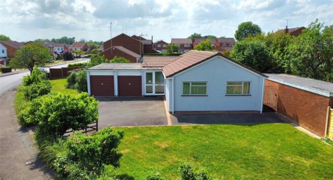 3 bed property, in Kemps Green Road, £499,950