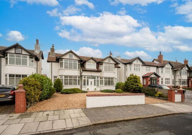 5 bed property, in Belvedere Road, £650,000