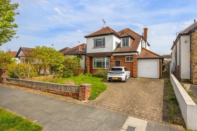 3 bed property, in Berkeley Gardens, £850,000