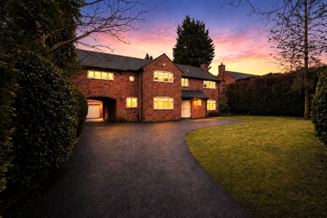 5 bed property, in Park Lane, £1,900,000