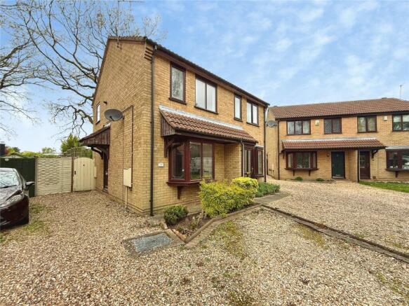 2 bed property, in Stenigot Close, £130,000