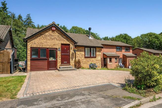 3 bed property, in Covert Grove, £425,000