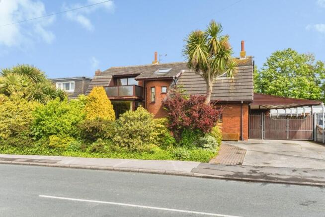 3 bed property, in Pilling Lane, £375,000