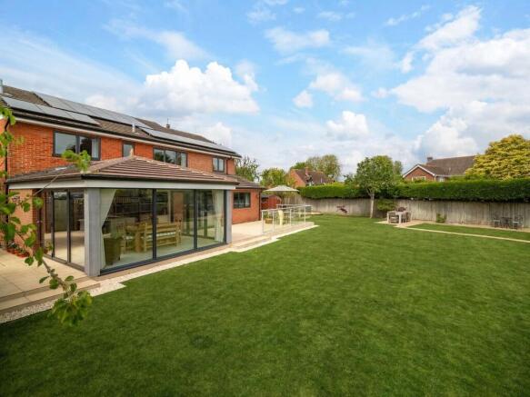 4 bed property, in 6 Morlands, £1,150,000