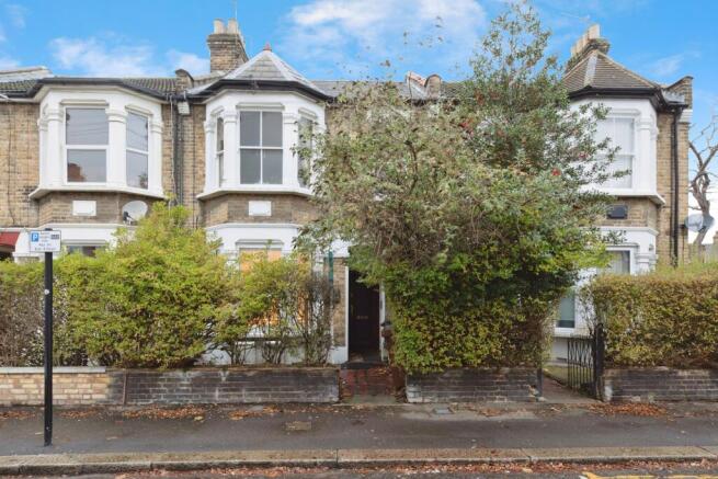 2 bed property, in Richmond Road, £525,000